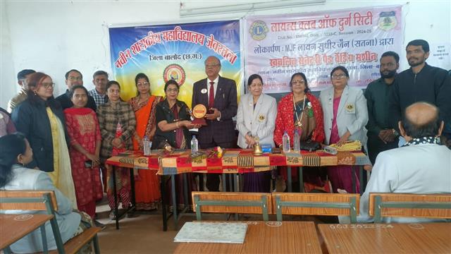 स्वचलित सेनेटरी पैड वेंडिंग मशीन का उद्घाटन